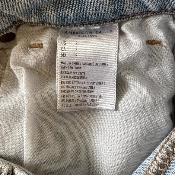 American Eagle Light Wash Cuffed Mom Jean Shorts Size 2 - Picture 11 of 11